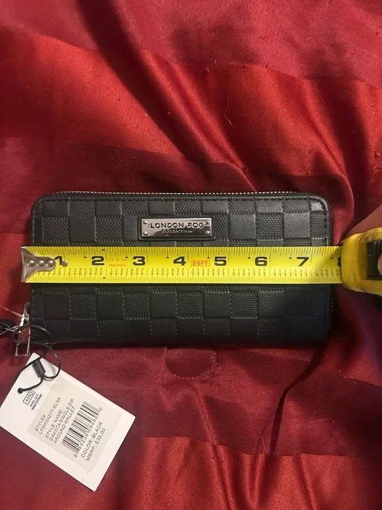 London Fog Black Quilted Zip Wallet Wristlet - Picture 9 of 10